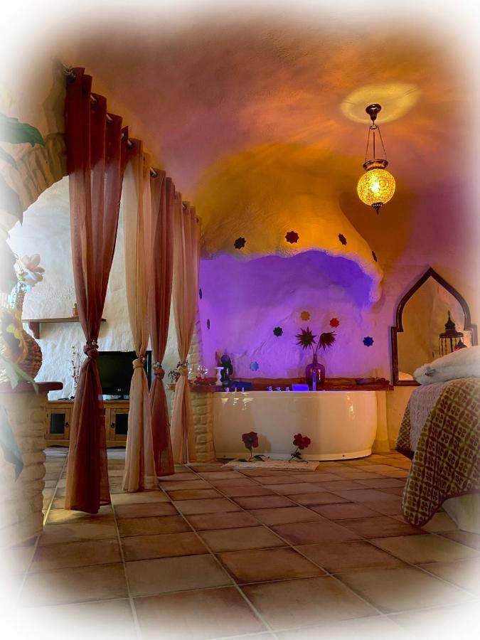 בית הארחה פמפניירה 	Casas Cueva El Castano מראה חיצוני תמונה